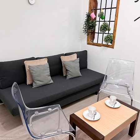 Charming Vibrant Madrid Apartment ภายนอก รูปภาพ