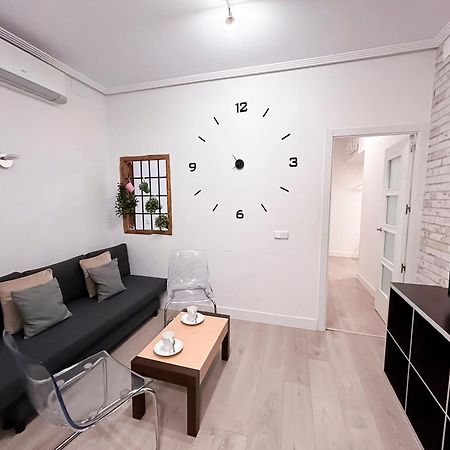 Charming Vibrant Madrid Apartment ภายนอก รูปภาพ