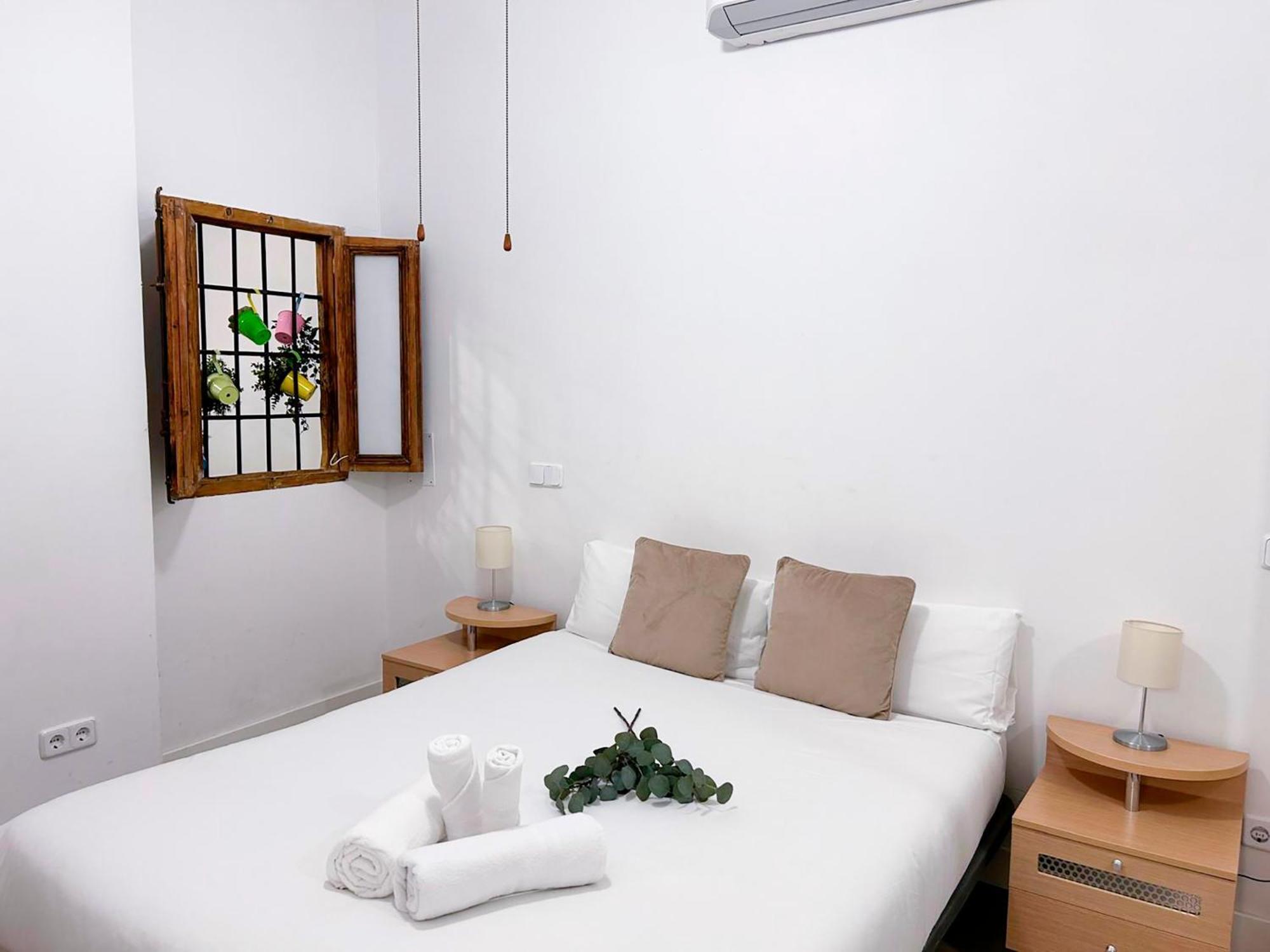 Charming Vibrant Madrid Apartment ภายนอก รูปภาพ