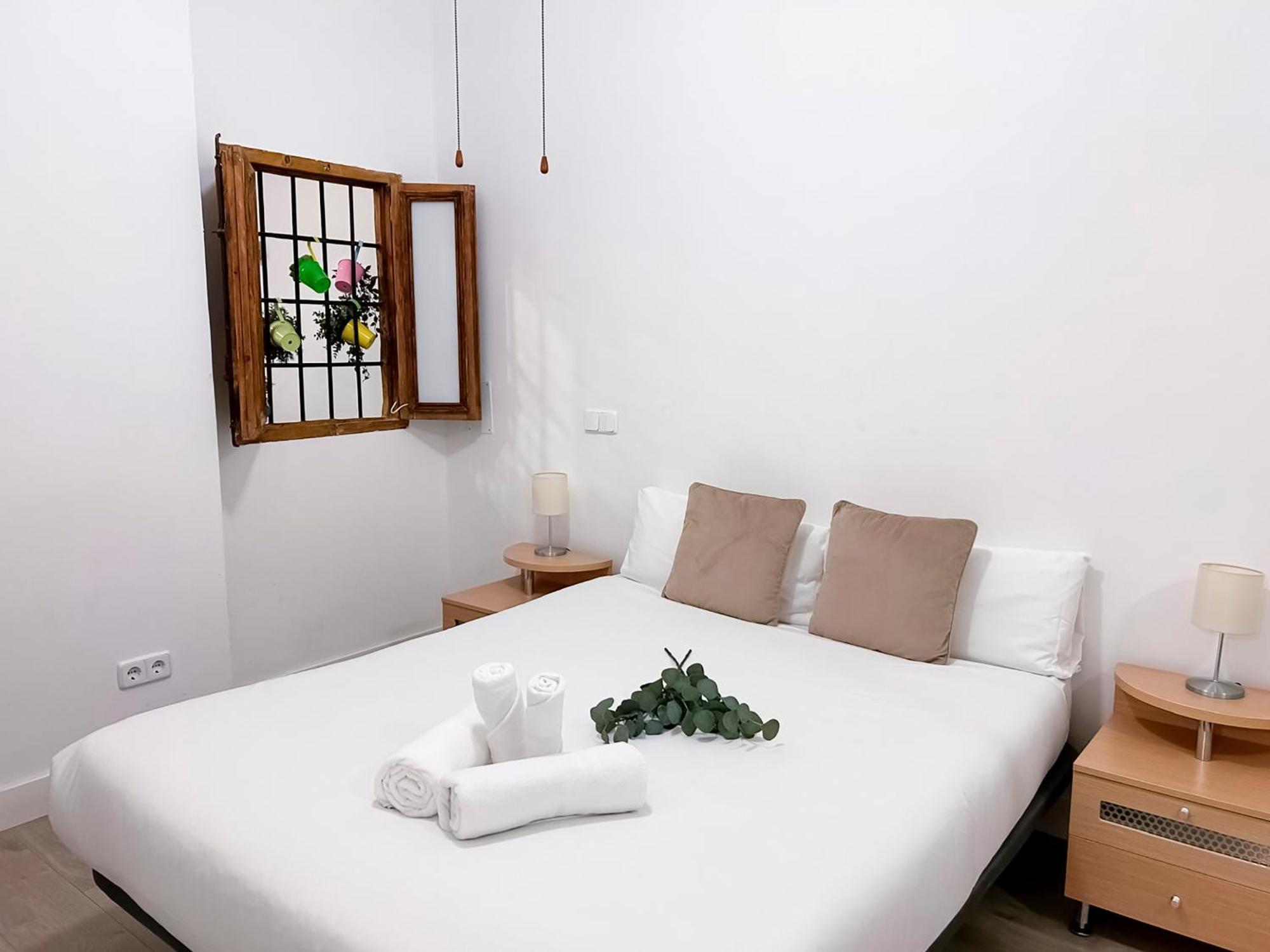 Charming Vibrant Madrid Apartment ภายนอก รูปภาพ