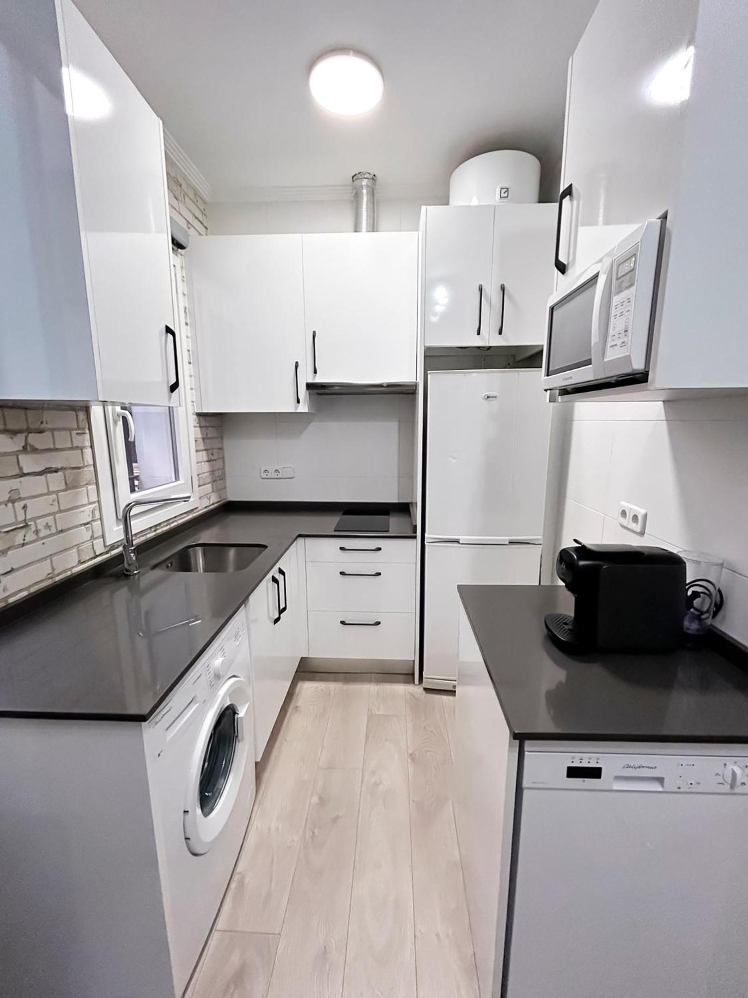 Charming Vibrant Madrid Apartment ภายนอก รูปภาพ