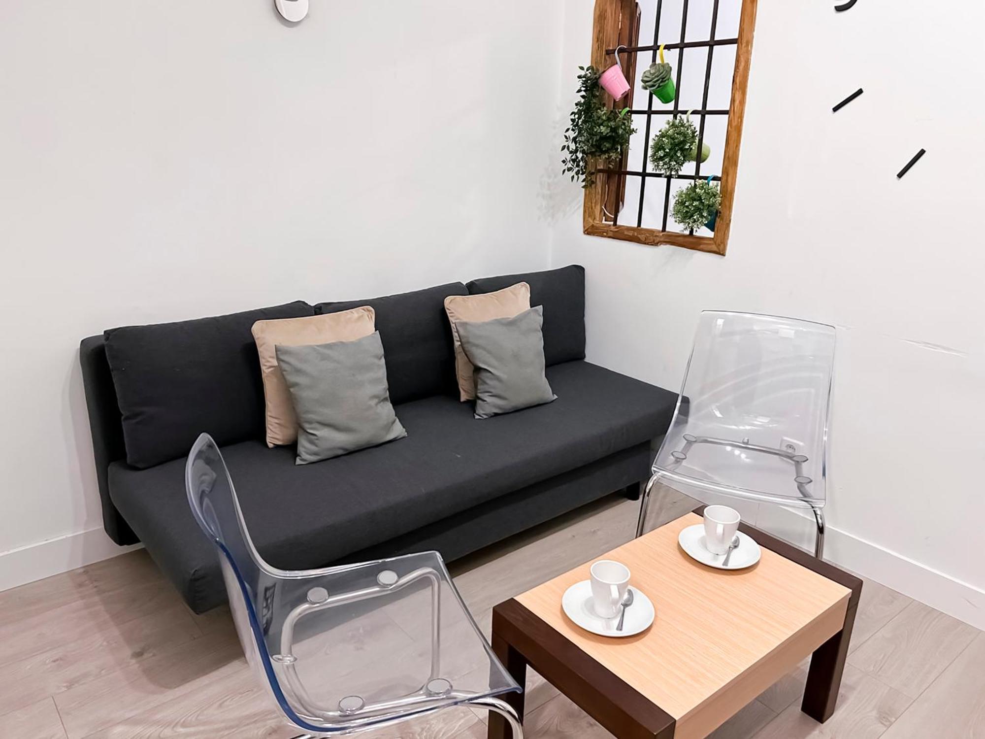 Charming Vibrant Madrid Apartment ภายนอก รูปภาพ