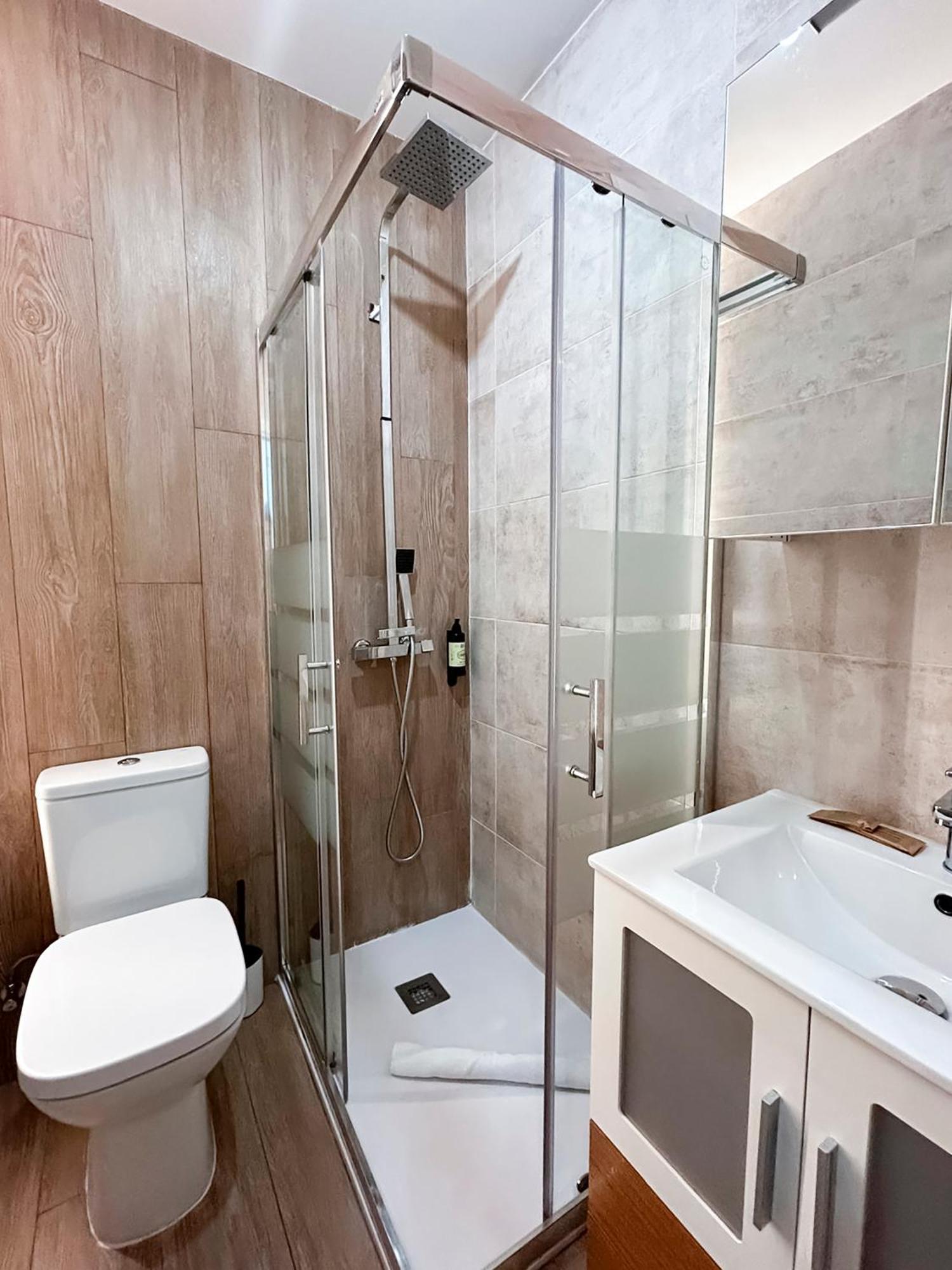 Charming Vibrant Madrid Apartment ภายนอก รูปภาพ