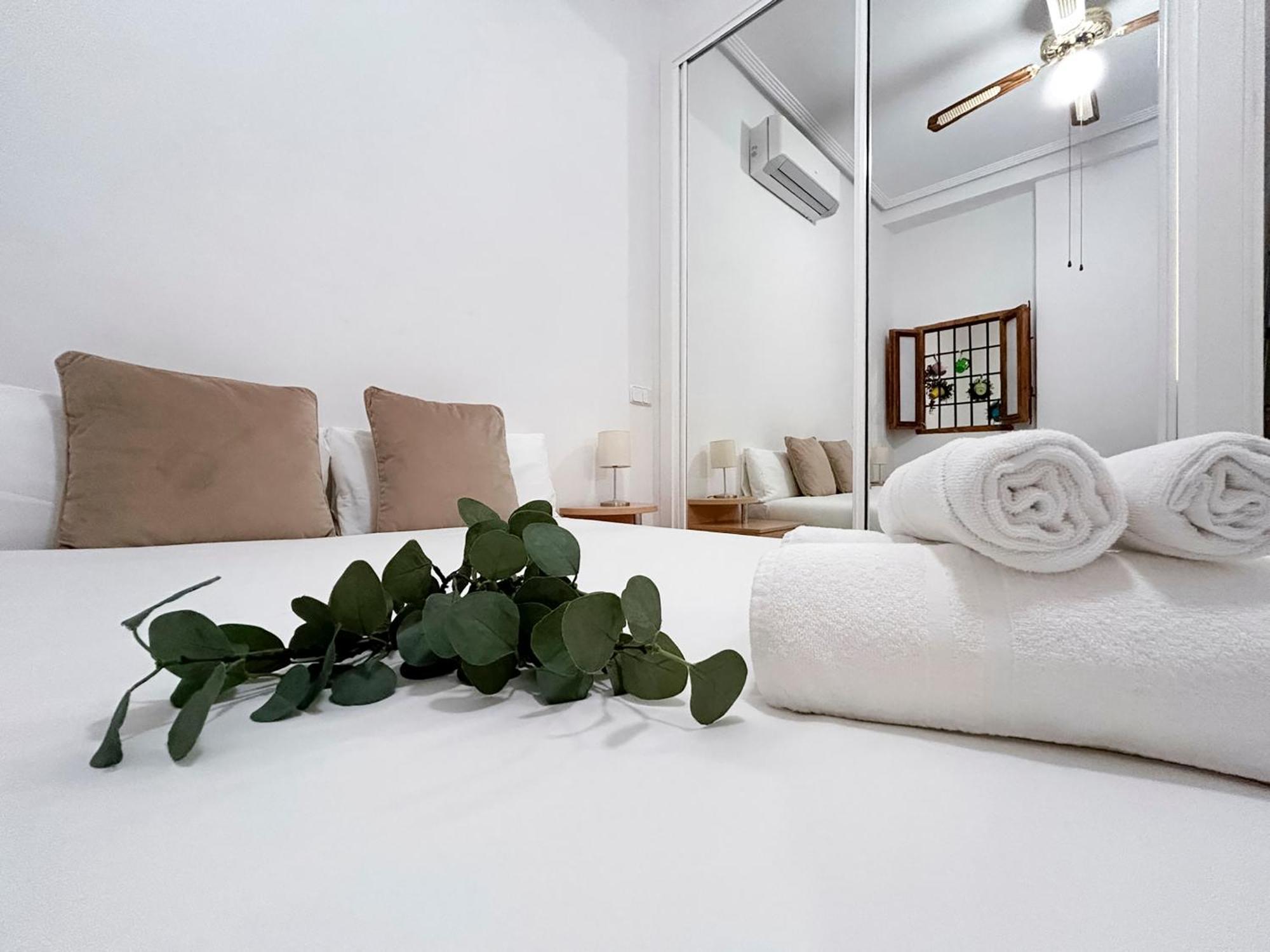 Charming Vibrant Madrid Apartment ภายนอก รูปภาพ